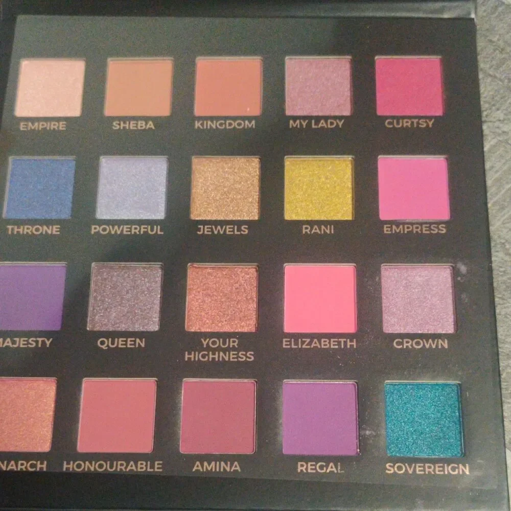 Eloise The Queen Eyeshadow Palette Pressed Powder Shimmer Metallic 20 colors